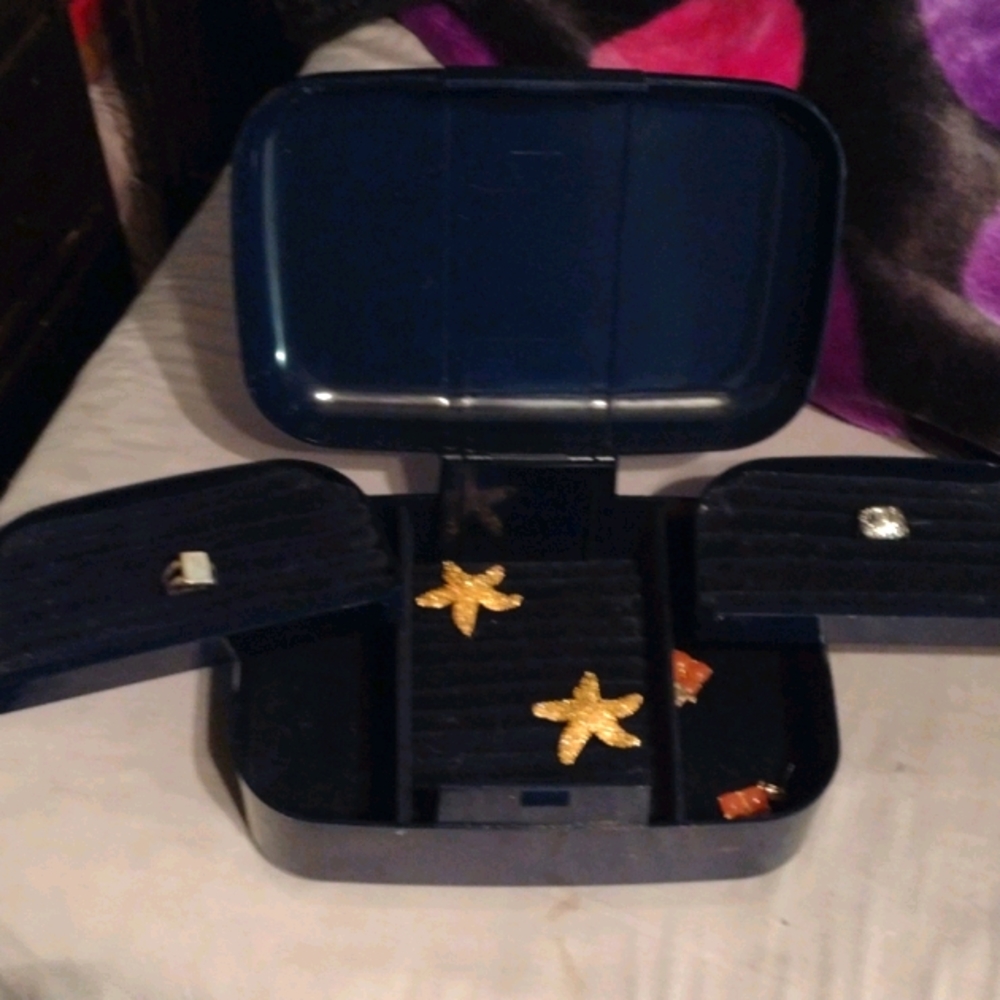 Med sized jewelry box